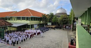 Pelaksanaan Upacara HUT RI ke-79 di SMP Al Irsyad Banyuwangi